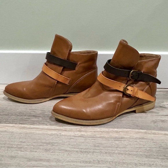 Pink Martini Brown Tan Leather Ankle Boots Slip On Flat Contrast Booties Size 37 - Picture 10 of 10